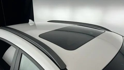 HYUNDAI KONA 150kW Ultimate 64kWh Auto