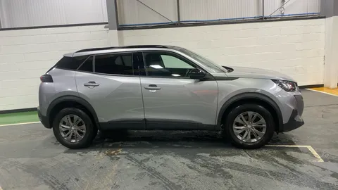 PEUGEOT 2008 1.2 PureTech Active Premium+