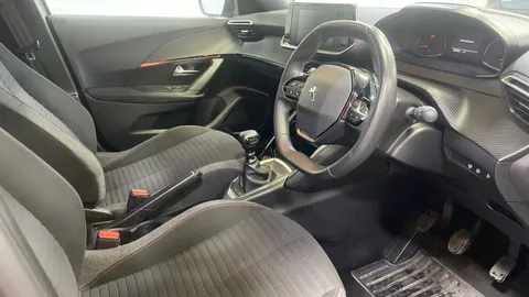 PEUGEOT 2008 1.2 PureTech Active Premium+