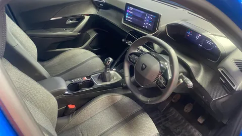 PEUGEOT 2008 1.2 PureTech 130 Allure