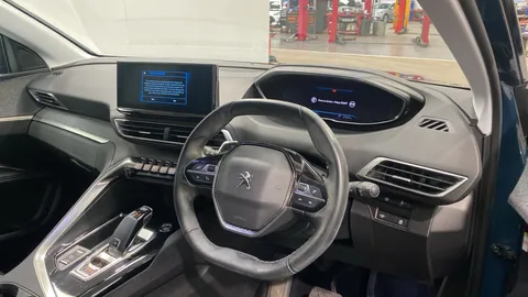 PEUGEOT 3008 1.2 PureTech Allure Premium EAT8