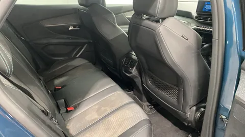 PEUGEOT 3008 1.2 PureTech Allure Premium EAT8