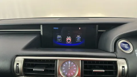 LEXUS IS 300h Advance CVT Auto