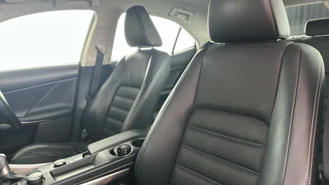 LEXUS IS 300h Advance CVT Auto