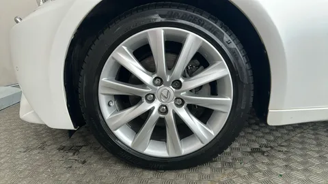 LEXUS IS 300h Advance CVT Auto