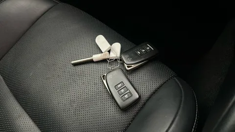 LEXUS IS 300h Advance CVT Auto