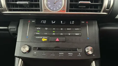LEXUS IS 300h Advance CVT Auto