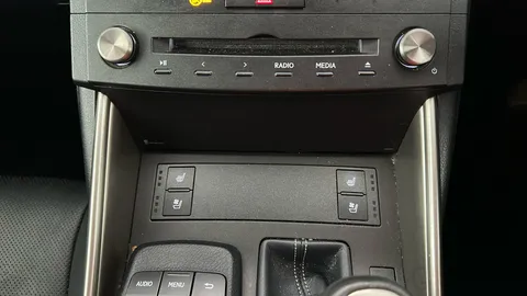 LEXUS IS 300h Advance CVT Auto