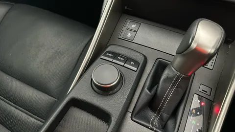LEXUS IS 300h Advance CVT Auto