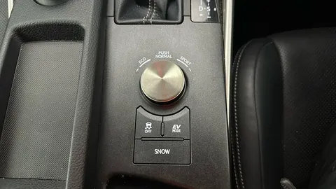 LEXUS IS 300h Advance CVT Auto