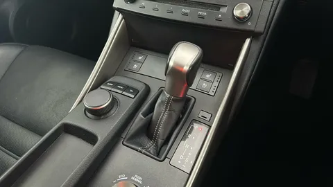 LEXUS IS 300h Advance CVT Auto