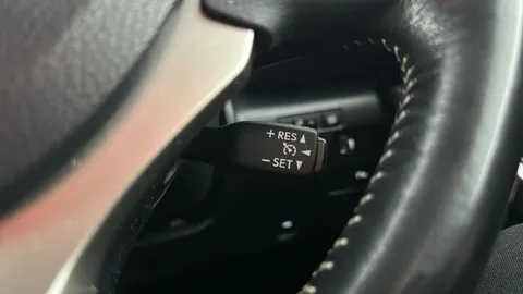 LEXUS IS 300h Advance CVT Auto