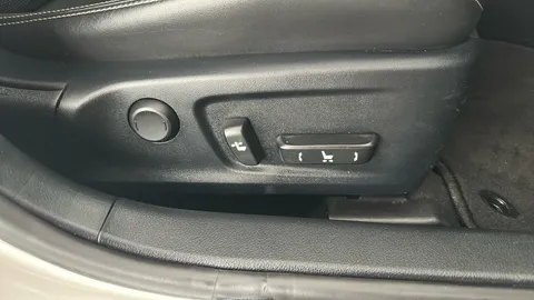 LEXUS IS 300h Advance CVT Auto
