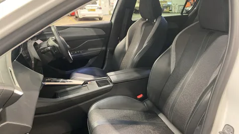 Peugeot 308 1.2 PureTech Allure Premium EAT8