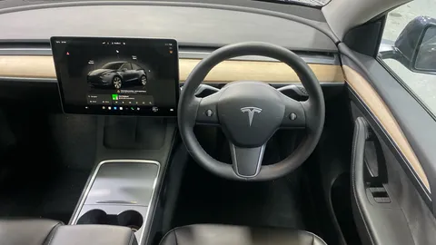 Tesla                     Model Y Long Range AWD 5dr Auto