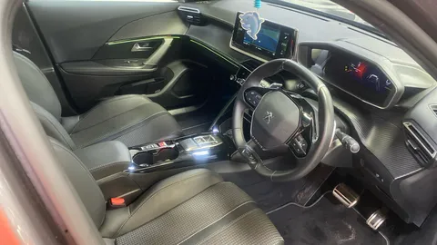 PEUGEOT 2008 1.2 PureTech 130 GT EAT8