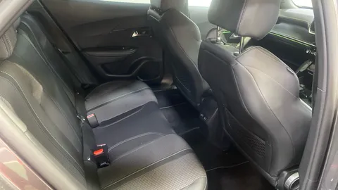 PEUGEOT 2008 1.2 PureTech 130 GT EAT8