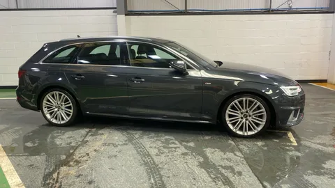AUDI A4 40 TFSI S Line S Tronic
