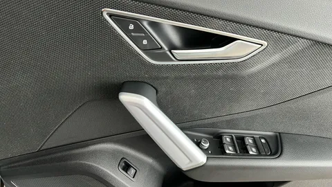 AUDI Q2 30 TFSI S Line