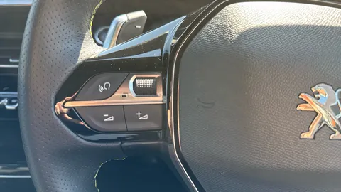 PEUGEOT 2008 1.2 PureTech 130 GT EAT8