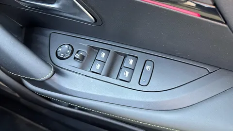 PEUGEOT 2008 1.2 PureTech 130 GT EAT8