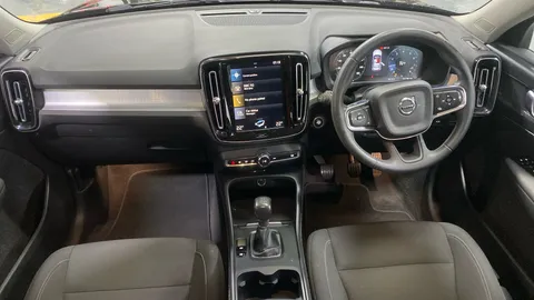 VOLVO XC40 1.5 T3 [163] Momentum