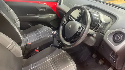 PEUGEOT 108 1.2 PureTech Allure