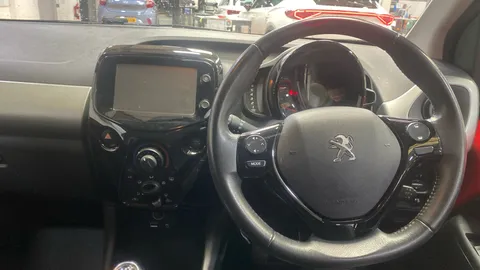 PEUGEOT 108 1.2 PureTech Allure