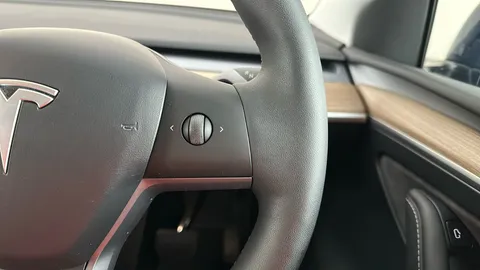 TESLA MODEL Y Long Range AWD Auto