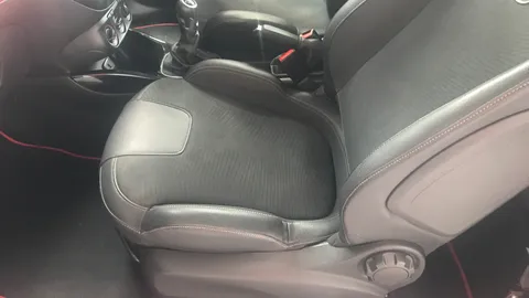 VAUXHALL ADAM 1.2i Griffin