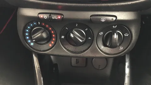 VAUXHALL ADAM 1.2i Griffin