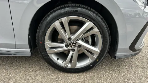 VOLKSWAGEN GOLF 1.5 TSI R-Line