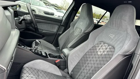 VOLKSWAGEN GOLF 1.5 TSI R-Line