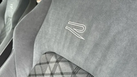 VOLKSWAGEN GOLF 1.5 TSI R-Line