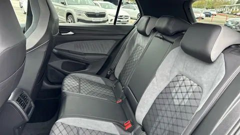 VOLKSWAGEN GOLF 1.5 TSI R-Line