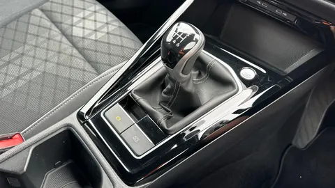 VOLKSWAGEN GOLF 1.5 TSI R-Line