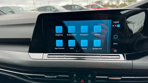 VOLKSWAGEN GOLF 1.5 TSI R-Line