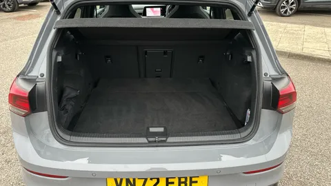 VOLKSWAGEN GOLF 1.5 TSI R-Line