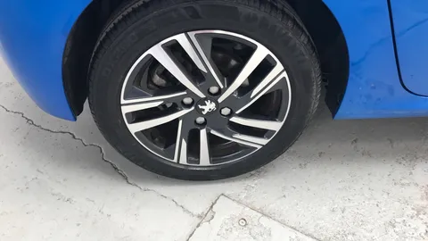 PEUGEOT 208 1.2 PureTech 100 Allure Premium