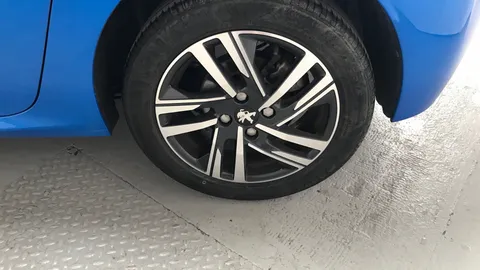PEUGEOT 208 1.2 PureTech 100 Allure Premium