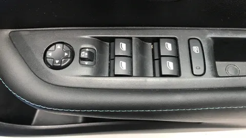 PEUGEOT 208 1.2 PureTech 100 Allure Premium