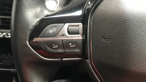 PEUGEOT 208 1.2 PureTech 100 Allure Premium