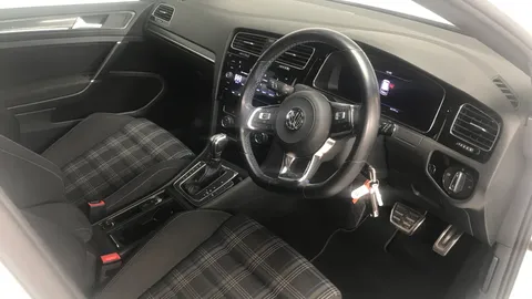 VOLKSWAGEN GOLF 1.4 TSI GTE Advance DSG