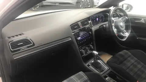 VOLKSWAGEN GOLF 1.4 TSI GTE Advance DSG