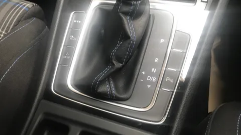 VOLKSWAGEN GOLF 1.4 TSI GTE Advance DSG