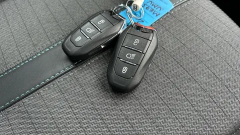 PEUGEOT 208 1.2 PureTech 100 Allure Premium + EAT8