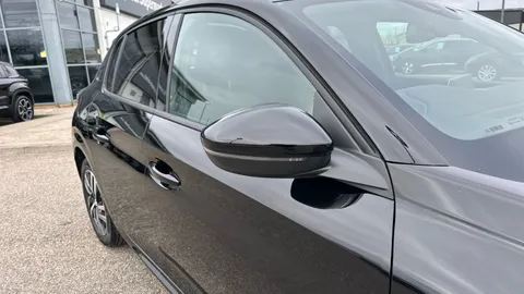 PEUGEOT 208 1.2 PureTech 100 Allure Premium + EAT8