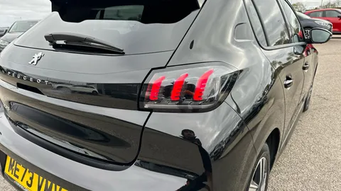 PEUGEOT 208 1.2 PureTech 100 Allure Premium + EAT8