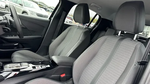 PEUGEOT 208 1.2 PureTech 100 Allure Premium + EAT8