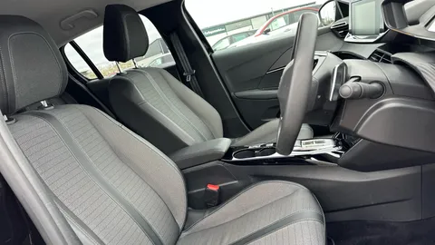 PEUGEOT 208 1.2 PureTech 100 Allure Premium + EAT8